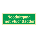 Nooduitgang met vluchtladder & Nooduitgang met vluchtladder & Nooduitgang met vluchtladder