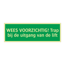WEES VOORZICHTIG! Trap bij de uitgang van de lift