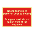 Nooduitgang niet parkeren voor de ingang - Emergency exit do not park in front of the /.../