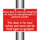 Deze deur is voor uw veiligheid en mag niet /.../ - This door is for your safety and must not /.../