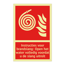 Instructies voor brandslang: Open het water volledig voordat u de slang uitrolt