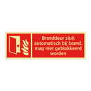 Branddeur sluit automatisch bij brand, mag niet geblokkeerd worden