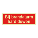 Bij brandalarm hard duwen & Bij brandalarm hard duwen & Bij brandalarm hard duwen