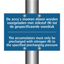 De accu's moeten alleen worden /.../ - The accumulators must only be /.../