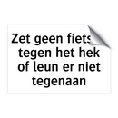 Zet geen fietsen tegen het hek of leun er niet tegenaan