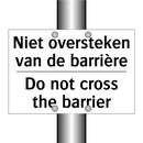Niet oversteken van de barrière/.../ - Do not cross the barrier