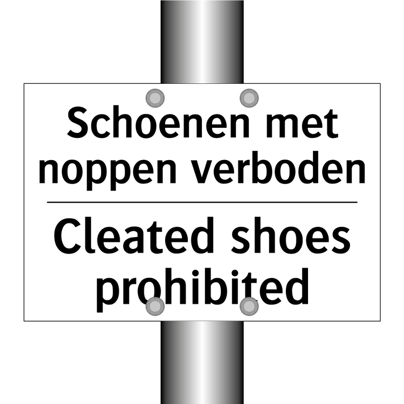 Schoenen met noppen verboden - Cleated shoes prohibited