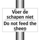 Voer de schapen niet - Do not feed the sheep