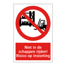 Niet in de schappen rijden! Risico op instorting