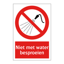 Niet met water besproeien