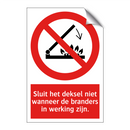 Sluit het deksel niet wanneer de branders in werking zijn.