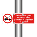 Gelieve hier geen bromfietsen te parkeren of tegenaan te leunen
