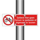 Gelieve hier geen fietsen te parkeren of tegenaan te leunen