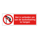 Het is verboden om aan de basketbalring te hangen