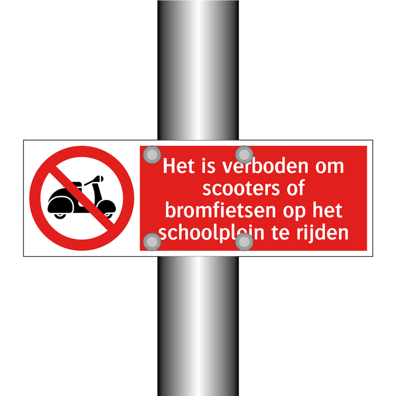 Het is verboden om scooters of bromfietsen op het schoolplein te rijden