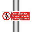 Niet bedienen. Er wordt gewerkt aan het systeem
