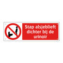 Stap alsjeblieft dichter bij de urinoir