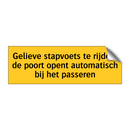 Gelieve stapvoets te rijden, de poort opent /.../