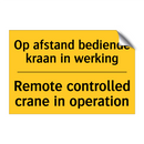 Op afstand bediende kraan in werking - Remote controlled crane in operation