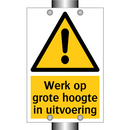 Werk op grote hoogte in uitvoering & Werk op grote hoogte in uitvoering