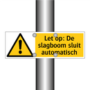 Let op: De slagboom sluit automatisch