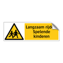 Langzaam rijden! Spelende kinderen