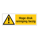 Hoge druk reiniging bezig